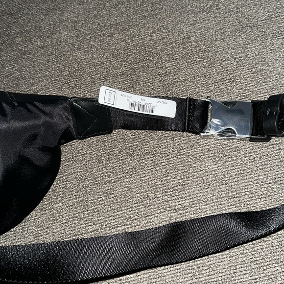 Michael Kors❤️ Unisex Black Logo Nylon Belt Bag/OS/NWT
~ New with tags! - Picture 8 of 12
